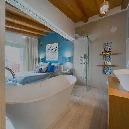 Skyline Lake Views - Free Parking Appartement *
