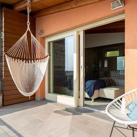 Skyline Lake Views - Free Parking Appartement *